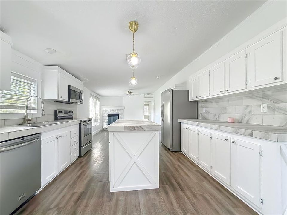 For Sale: $179,999 (4 beds, 2 baths, 1716 Square Feet)