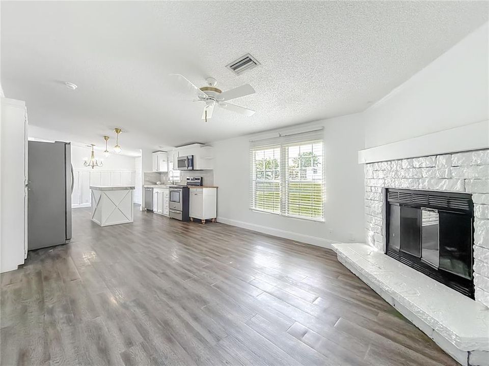 For Sale: $179,999 (4 beds, 2 baths, 1716 Square Feet)