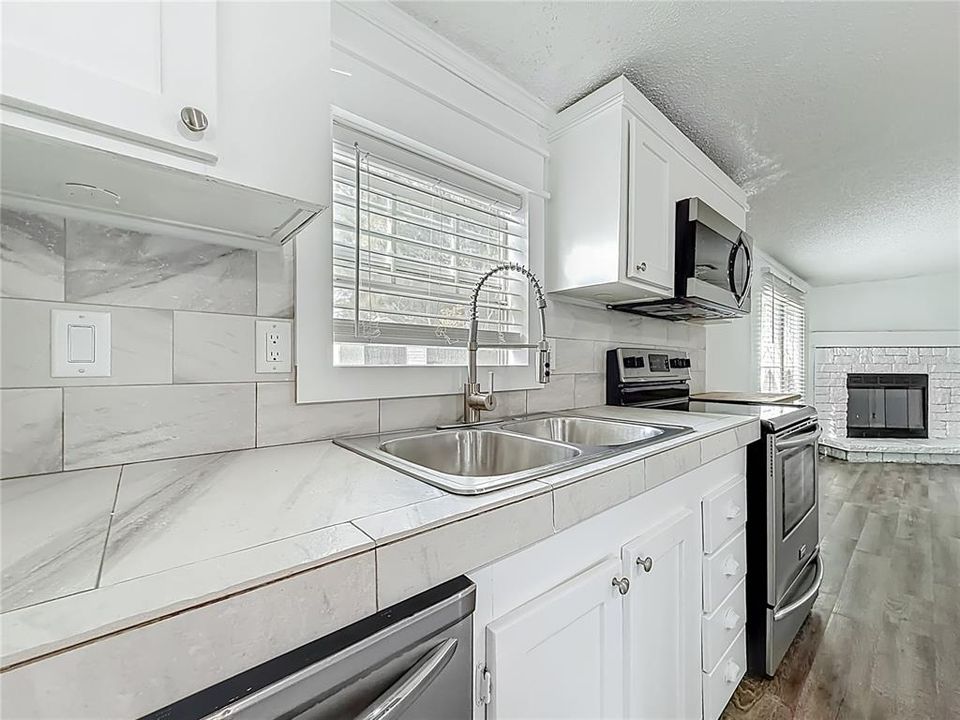 For Sale: $179,999 (4 beds, 2 baths, 1716 Square Feet)