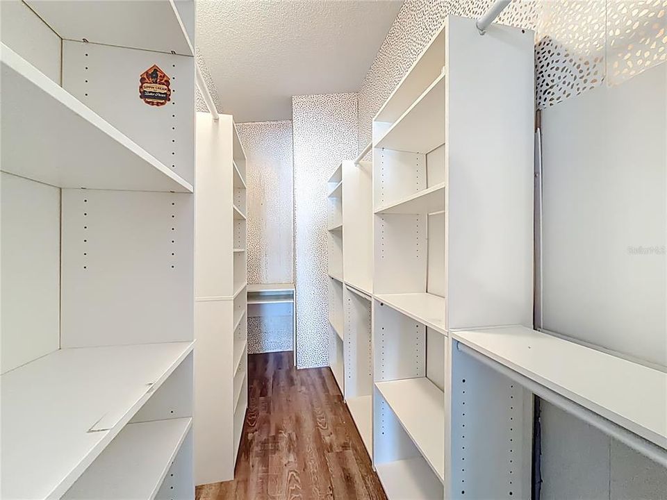 For Sale: $179,999 (4 beds, 2 baths, 1716 Square Feet)