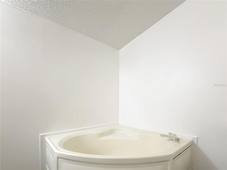 For Sale: $179,999 (4 beds, 2 baths, 1716 Square Feet)