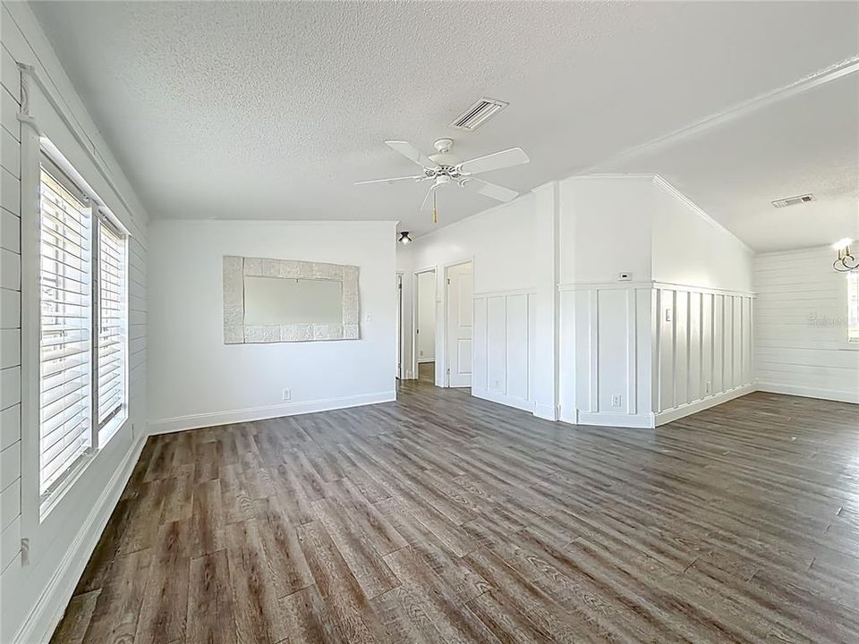 For Sale: $179,999 (4 beds, 2 baths, 1716 Square Feet)