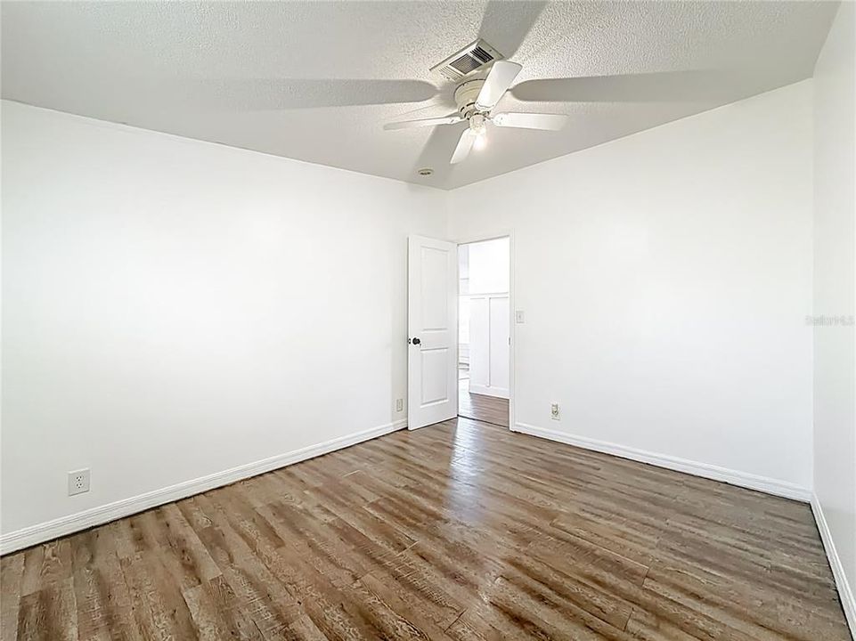 For Sale: $179,999 (4 beds, 2 baths, 1716 Square Feet)