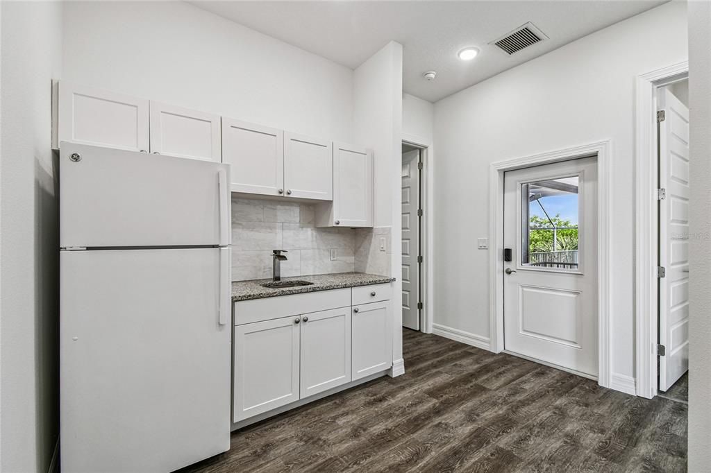 For Sale: $1,150,000 (6 beds, 6 baths, 3974 Square Feet)