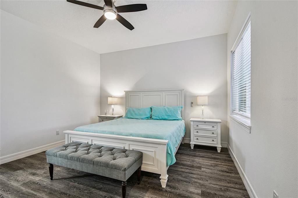 For Sale: $1,150,000 (6 beds, 6 baths, 3974 Square Feet)