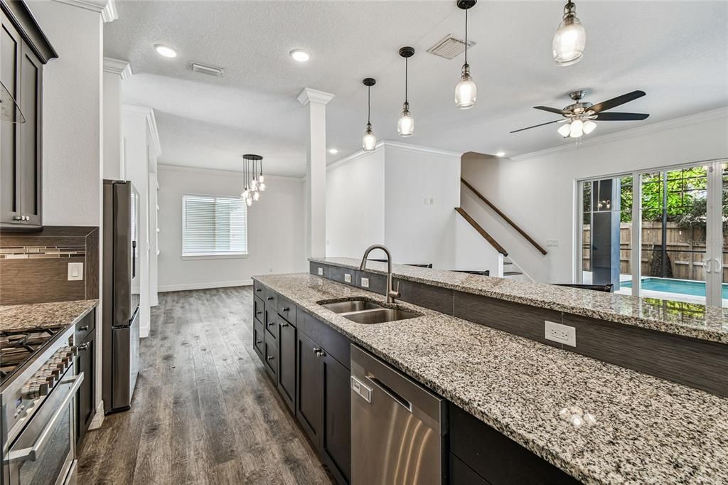 For Sale: $1,150,000 (6 beds, 6 baths, 3974 Square Feet)