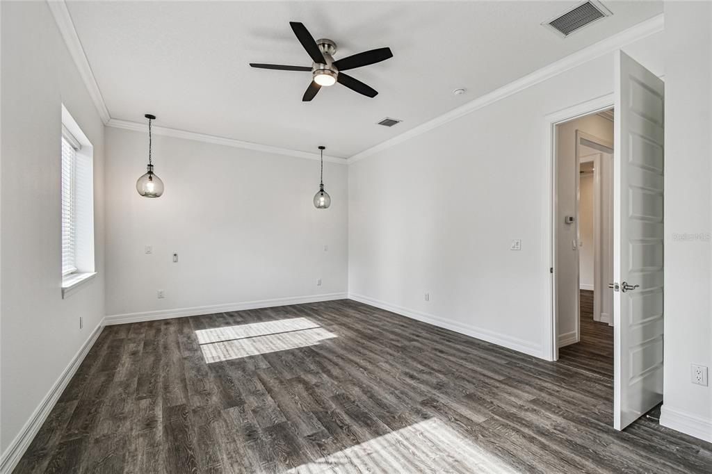 For Sale: $1,150,000 (6 beds, 6 baths, 3974 Square Feet)