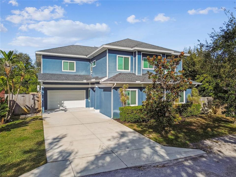 For Sale: $1,150,000 (6 beds, 6 baths, 3974 Square Feet)