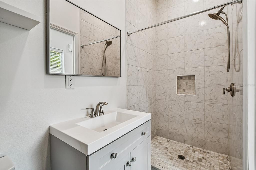 For Sale: $1,150,000 (6 beds, 6 baths, 3974 Square Feet)