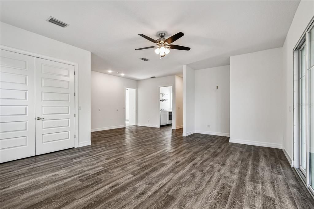 For Sale: $1,150,000 (6 beds, 6 baths, 3974 Square Feet)