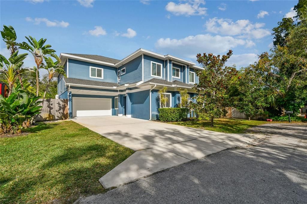 For Sale: $1,150,000 (6 beds, 6 baths, 3974 Square Feet)