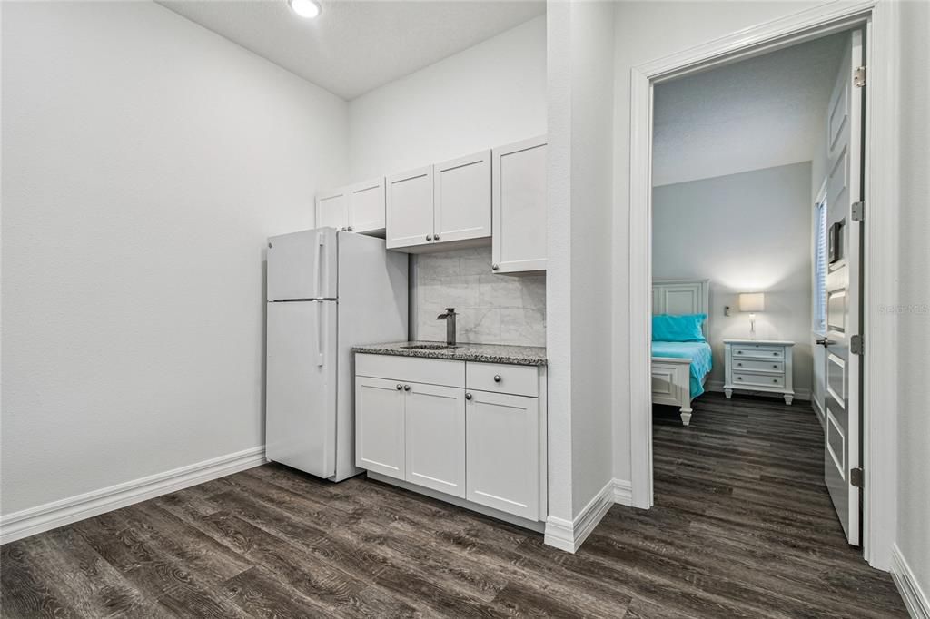 For Sale: $1,150,000 (6 beds, 6 baths, 3974 Square Feet)