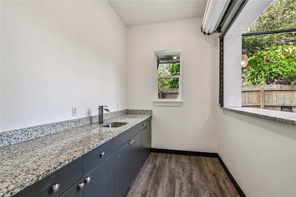 For Sale: $1,150,000 (6 beds, 6 baths, 3974 Square Feet)