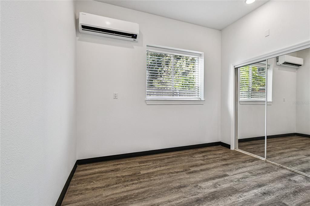 For Sale: $1,150,000 (6 beds, 6 baths, 3974 Square Feet)