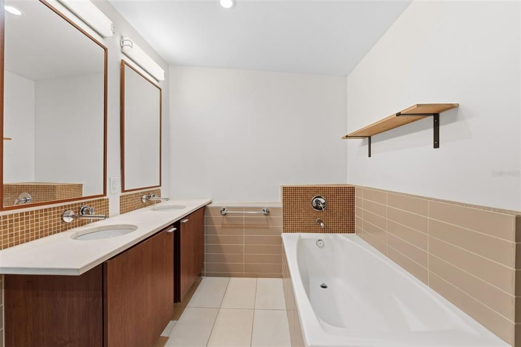 出租: $3,200 (2 贝兹, 2 浴室, 1170 平方英尺)