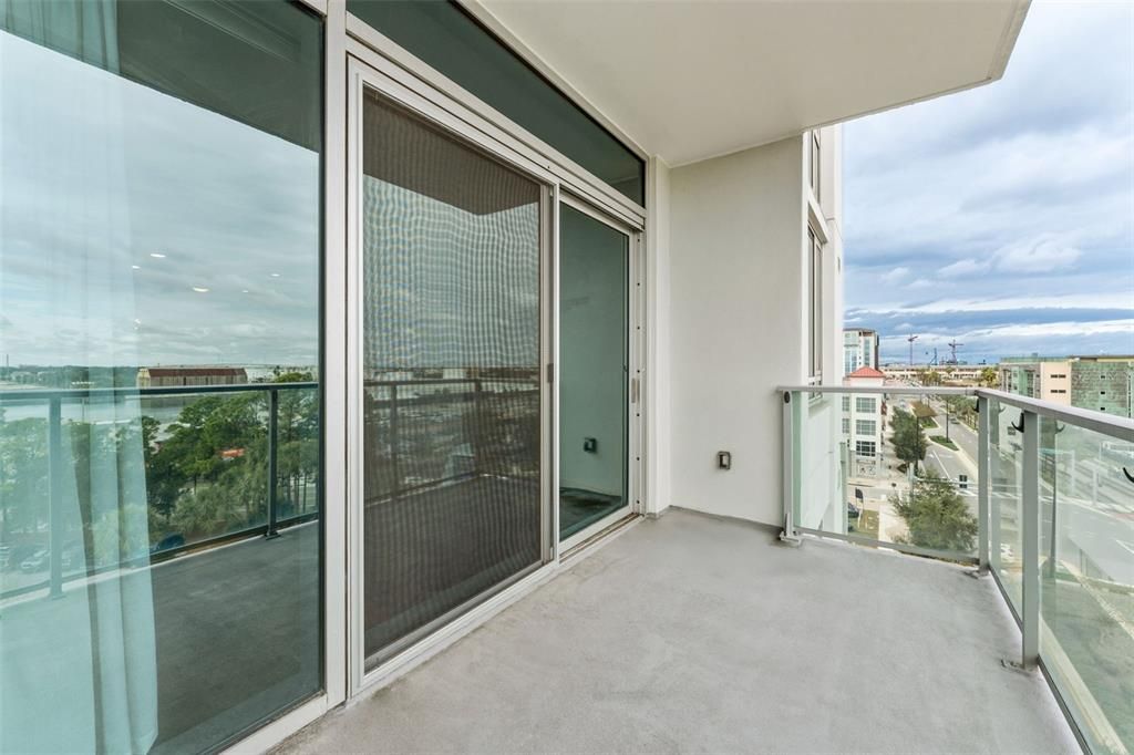 出租: $3,200 (2 贝兹, 2 浴室, 1170 平方英尺)