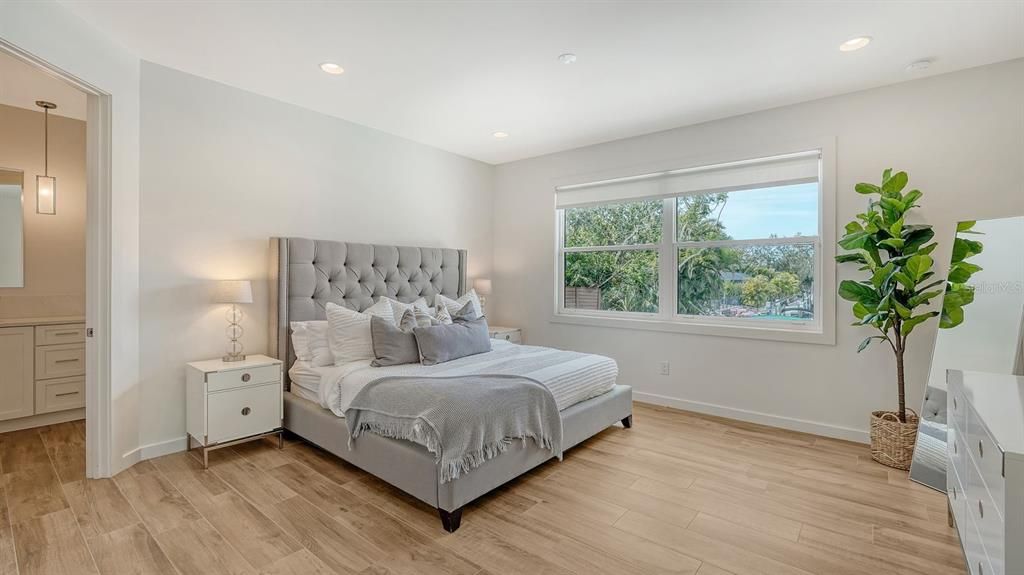 For Sale: $1,900,000 (3 beds, 2 baths, 2121 Square Feet)