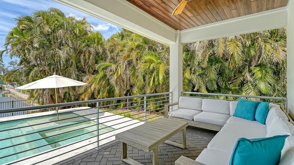 For Sale: $1,900,000 (3 beds, 2 baths, 2121 Square Feet)