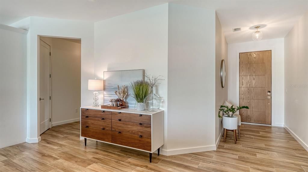 For Sale: $1,900,000 (3 beds, 2 baths, 2121 Square Feet)