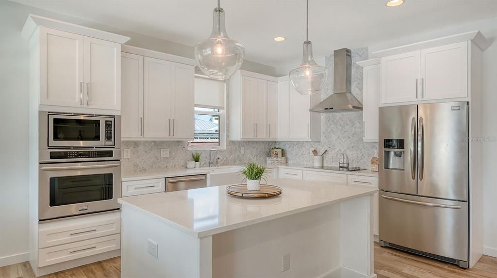 For Sale: $1,900,000 (3 beds, 2 baths, 2121 Square Feet)