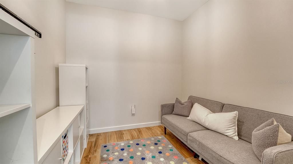 For Sale: $1,900,000 (3 beds, 2 baths, 2121 Square Feet)