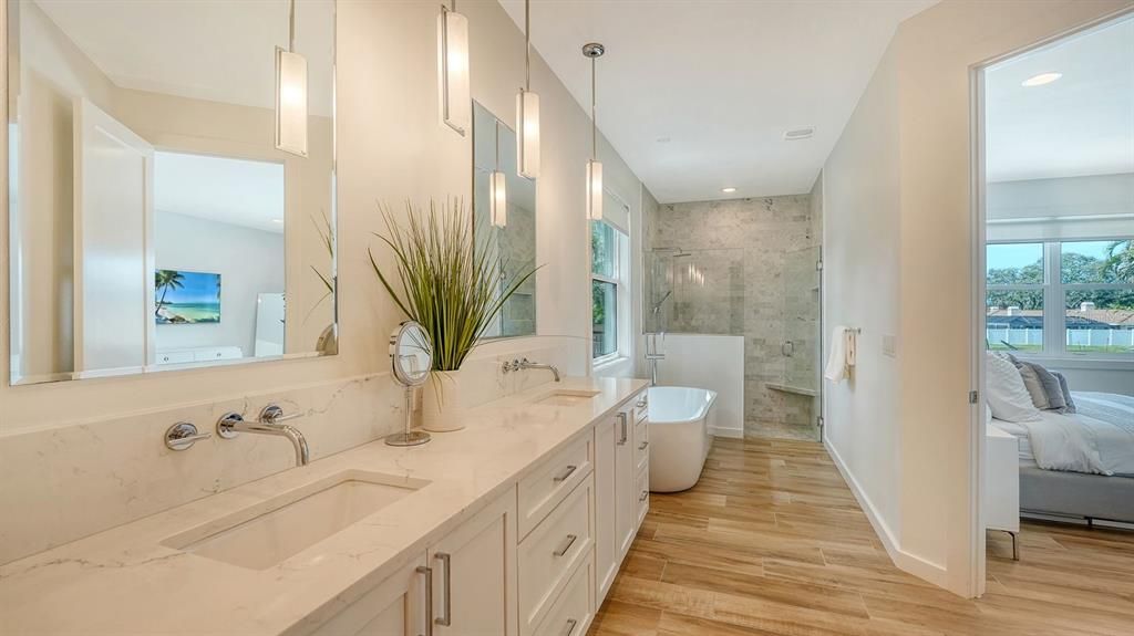 For Sale: $1,900,000 (3 beds, 2 baths, 2121 Square Feet)