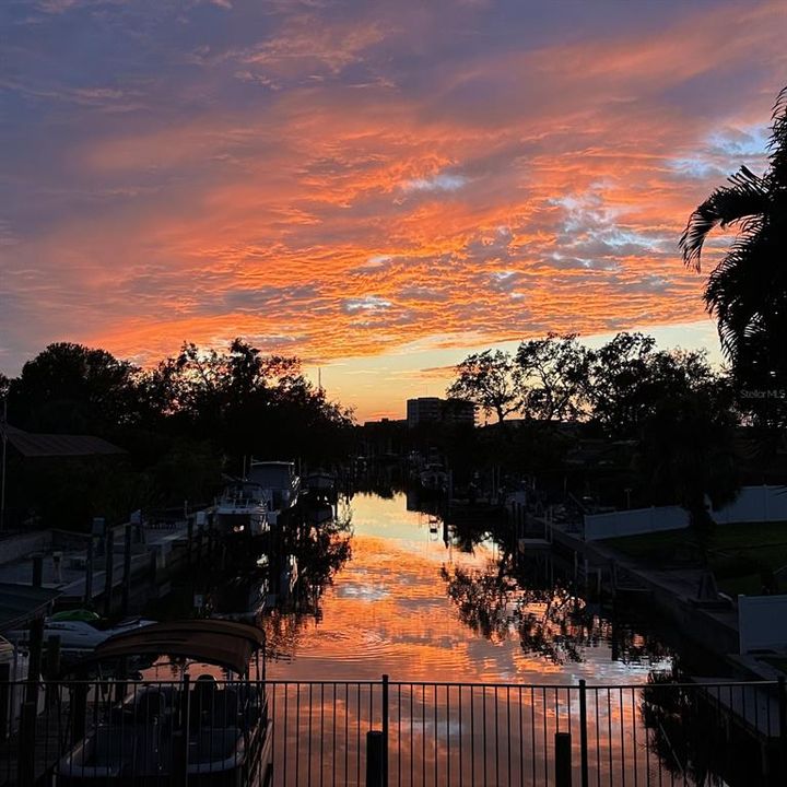 For Sale: $1,900,000 (3 beds, 2 baths, 2121 Square Feet)