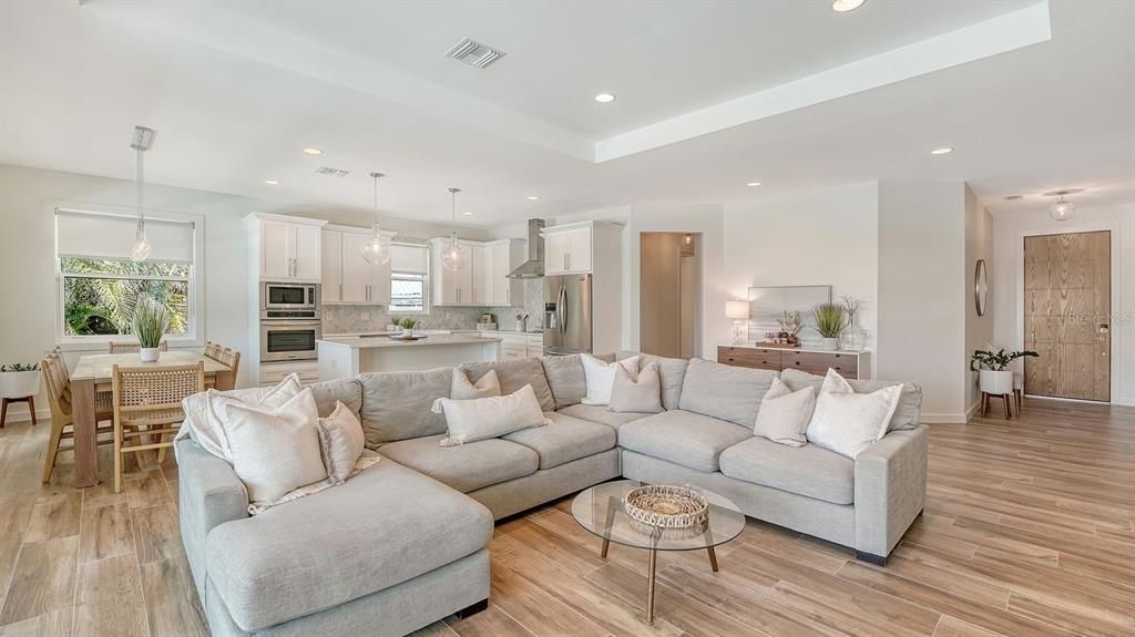 For Sale: $1,900,000 (3 beds, 2 baths, 2121 Square Feet)