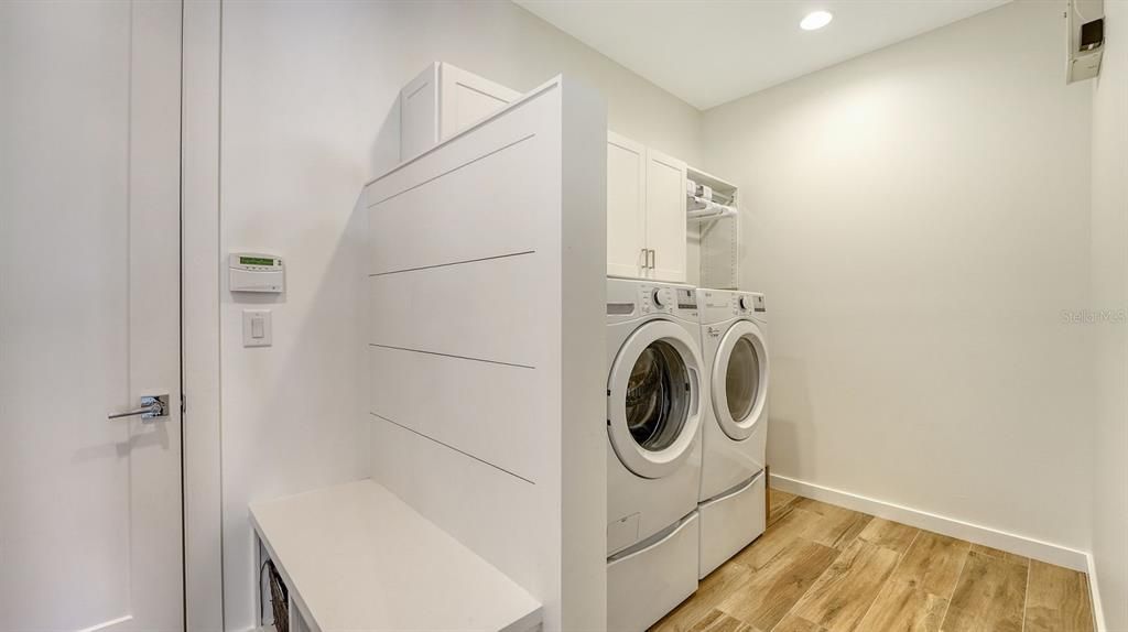 For Sale: $1,900,000 (3 beds, 2 baths, 2121 Square Feet)