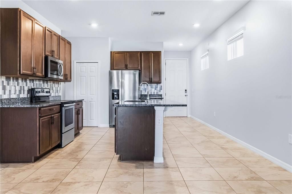 En Venta: $375,000 (4 camas, 2 baños, 1616 Pies cuadrados)