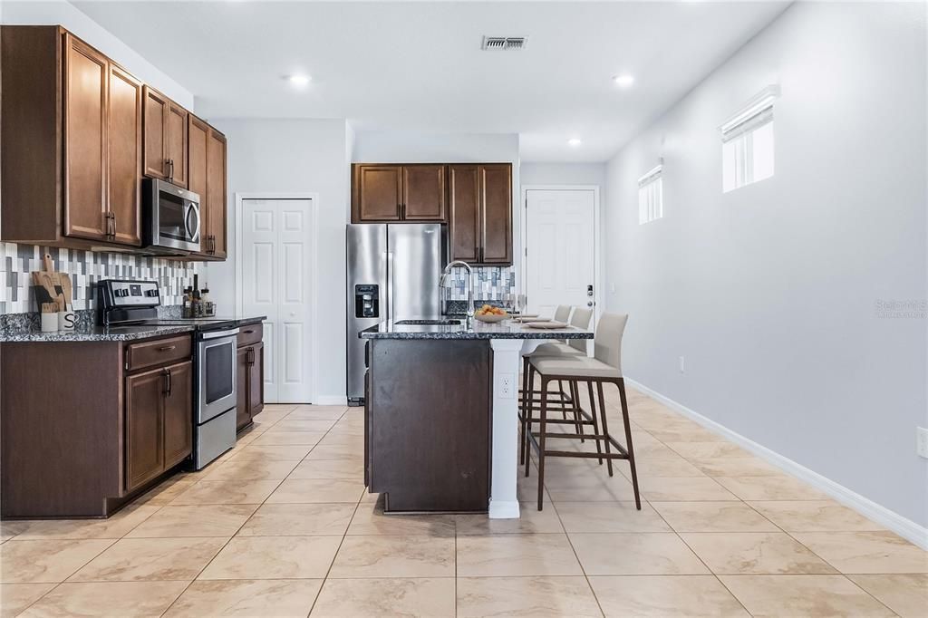 En Venta: $375,000 (4 camas, 2 baños, 1616 Pies cuadrados)