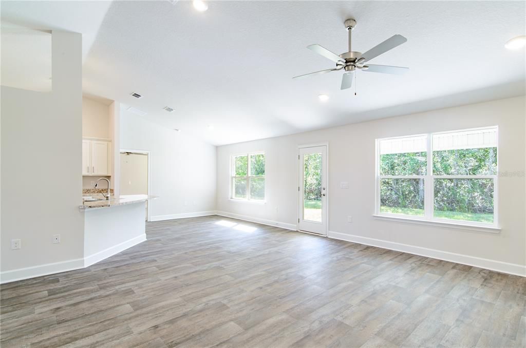 For Sale: $347,100 (4 beds, 2 baths, 1755 Square Feet)