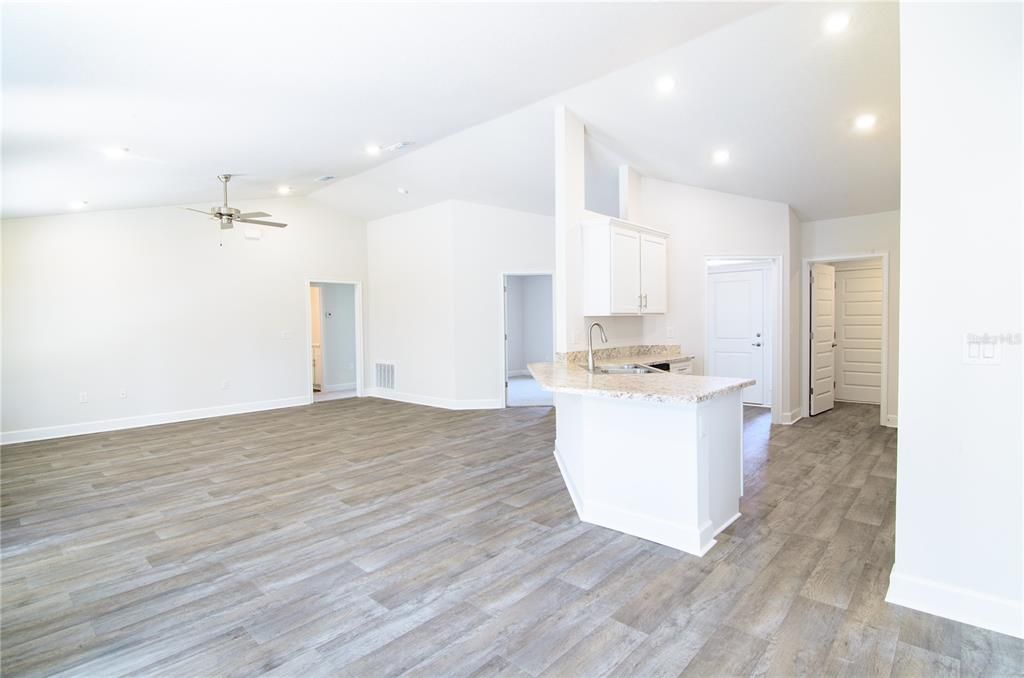 For Sale: $347,100 (4 beds, 2 baths, 1755 Square Feet)