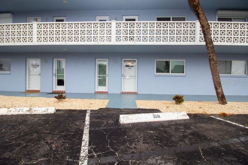 待售: $330,000 (2 贝兹, 2 浴室, 930 平方英尺)