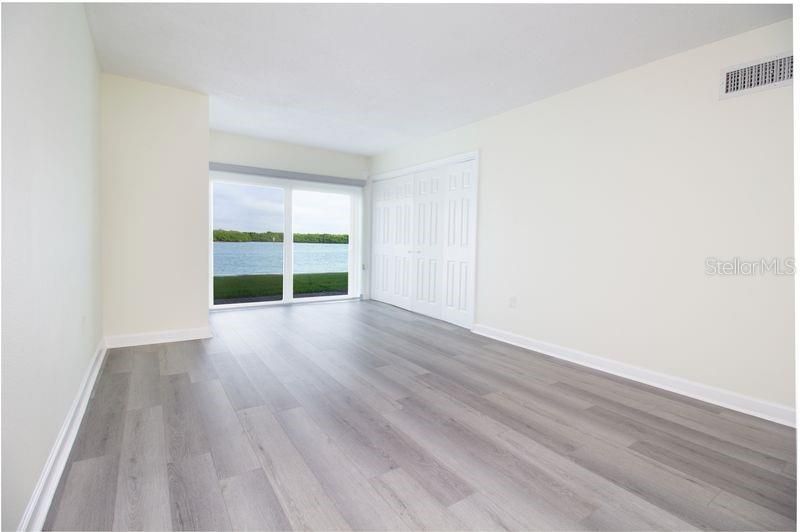 待售: $330,000 (2 贝兹, 2 浴室, 930 平方英尺)