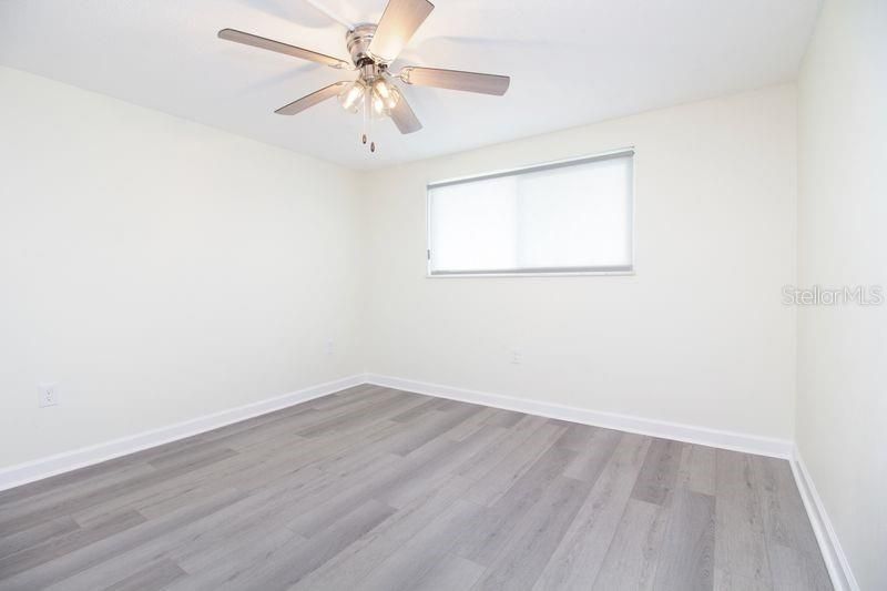 待售: $330,000 (2 贝兹, 2 浴室, 930 平方英尺)