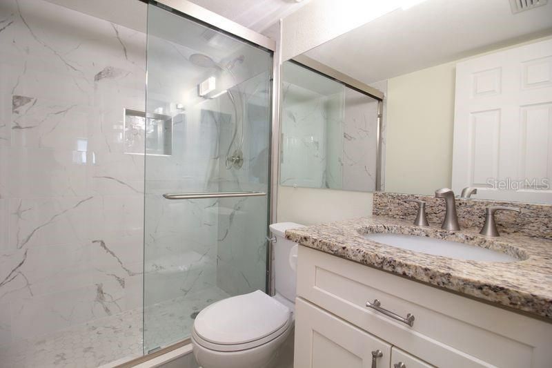 待售: $330,000 (2 贝兹, 2 浴室, 930 平方英尺)