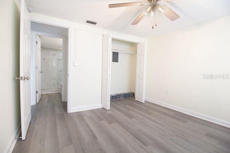 待售: $330,000 (2 贝兹, 2 浴室, 930 平方英尺)