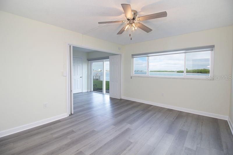 待售: $330,000 (2 贝兹, 2 浴室, 930 平方英尺)