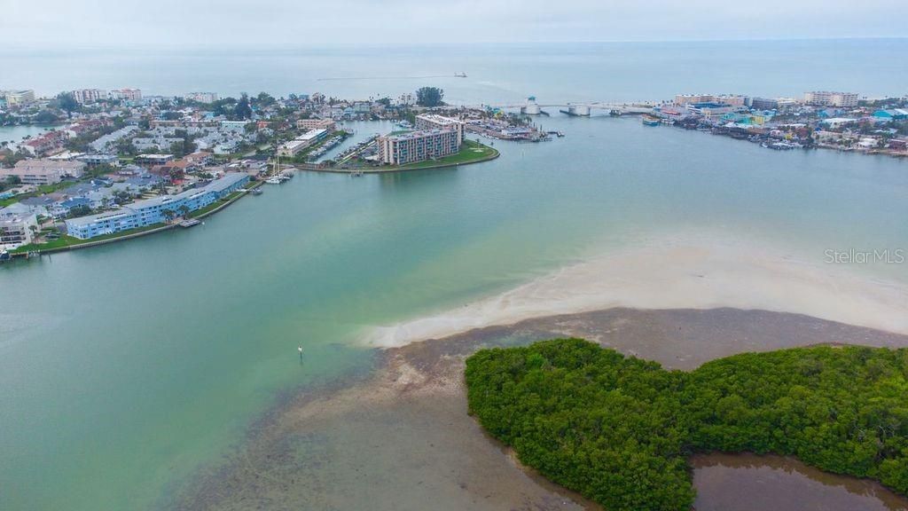 待售: $330,000 (2 贝兹, 2 浴室, 930 平方英尺)