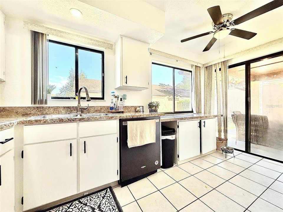 В аренду: $2,400 (3 спален, 2 ванн, 1634 Квадратных фут)