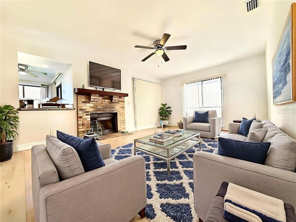 В аренду: $2,400 (3 спален, 2 ванн, 1634 Квадратных фут)