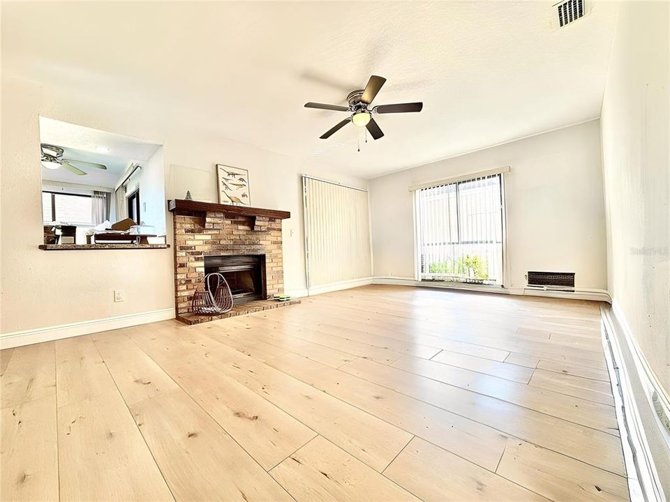 В аренду: $2,400 (3 спален, 2 ванн, 1634 Квадратных фут)