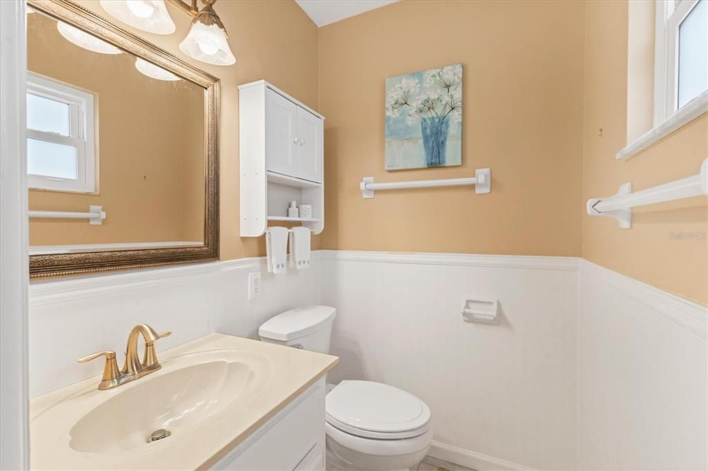 For Sale: $289,000 (2 beds, 1 baths, 1105 Square Feet)