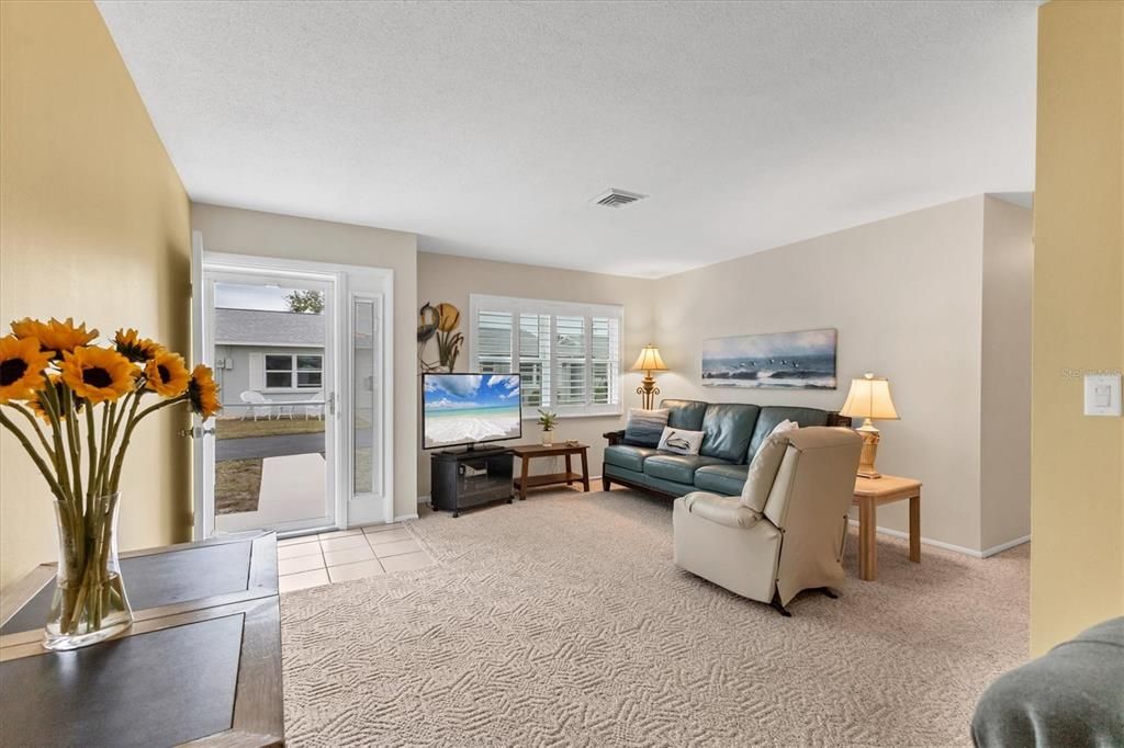 For Sale: $289,000 (2 beds, 1 baths, 1105 Square Feet)