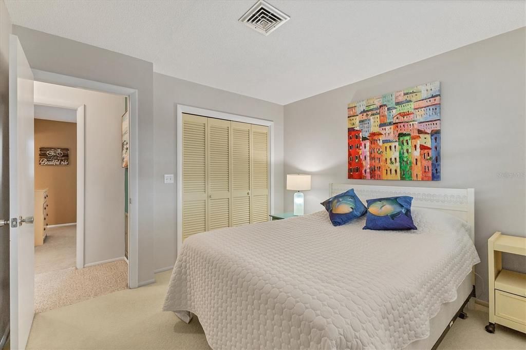 For Sale: $289,000 (2 beds, 1 baths, 1105 Square Feet)