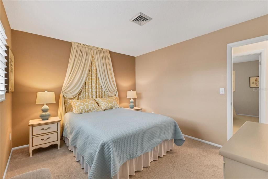 For Sale: $289,000 (2 beds, 1 baths, 1105 Square Feet)