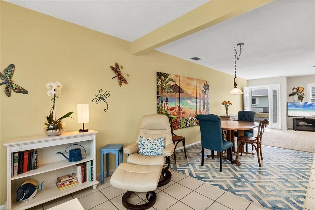 For Sale: $289,000 (2 beds, 1 baths, 1105 Square Feet)