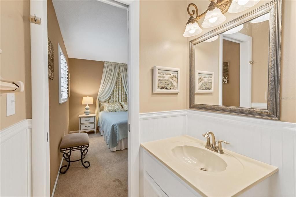 For Sale: $289,000 (2 beds, 1 baths, 1105 Square Feet)