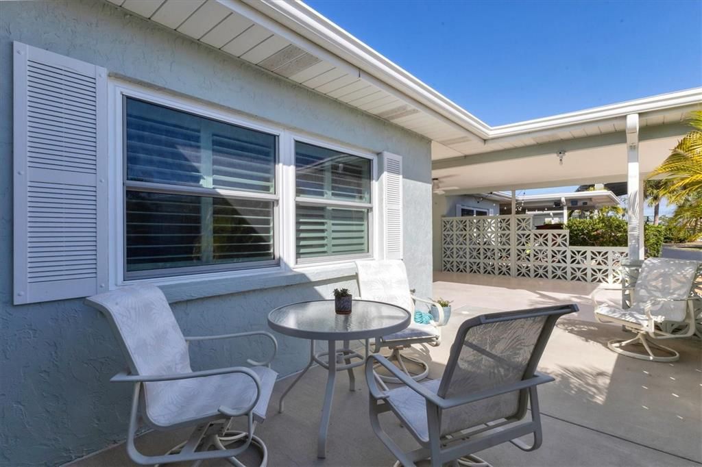 For Sale: $289,000 (2 beds, 1 baths, 1105 Square Feet)